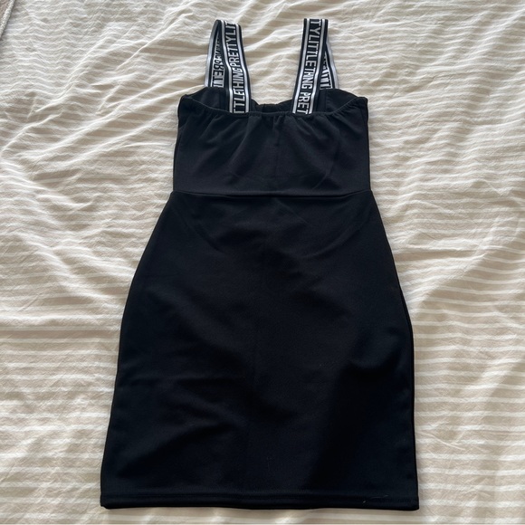 PRETTYLITTLETHING - Black Dress** - Picture 2 of 4